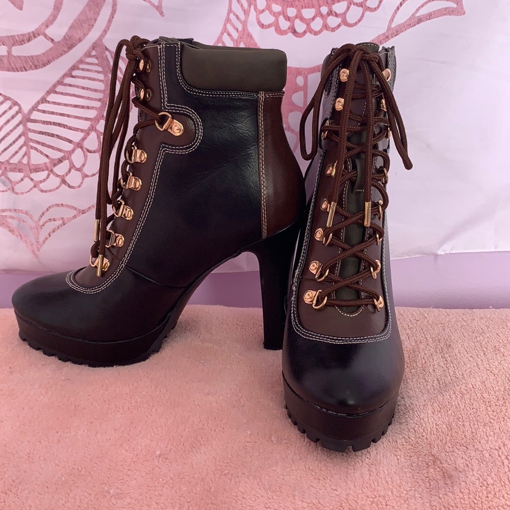 Heel boots.